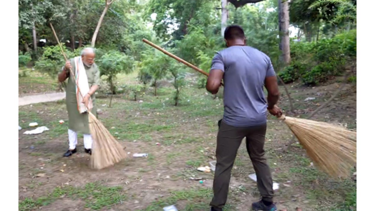 पीएम ने पहलवान अंकित बैयानपुरिया के साथ स्वच्छता अभियान में भाग लेने का VIDEO किया पोस्ट