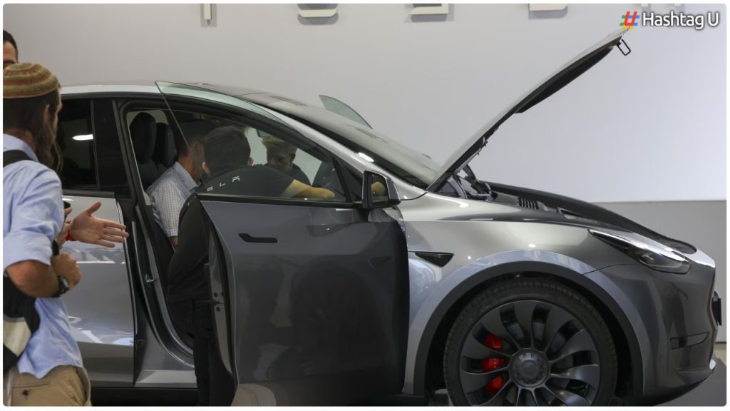 Tesla Recalls More Than 1 Lakh 20 Thousand Vehicles Due To Door Safety