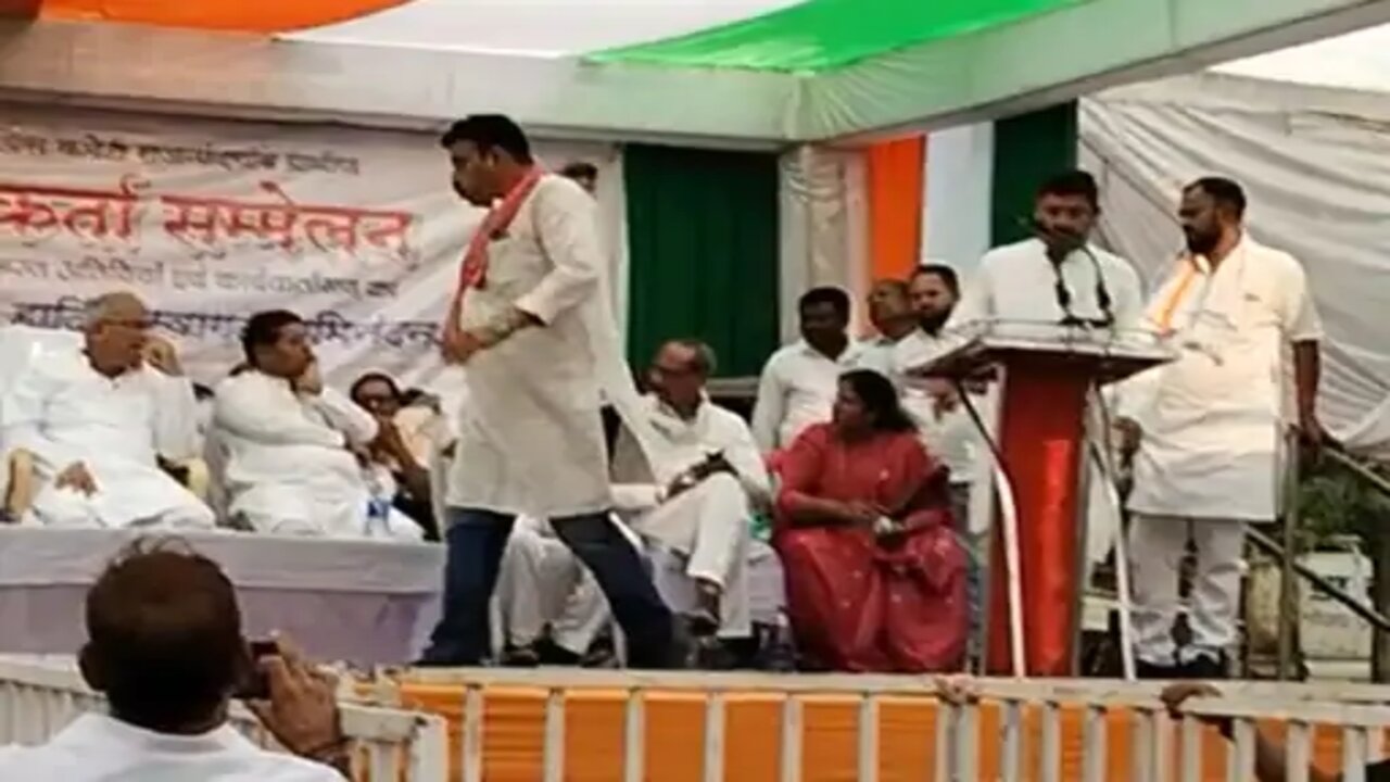 भूपेश के सामने मंच से ‘कांग्रेस कार्यकर्ता’ ने सुना डाली खरीखोटी! BJP ने X पर कसा तंज…वायरल VIDEO