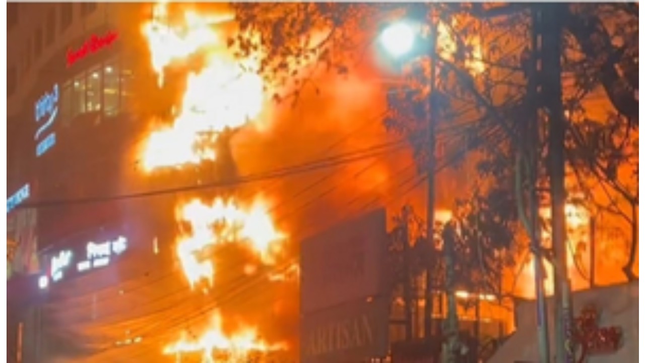 ढाका में इमारत में आग लगने से 43 लोगों की मौत
