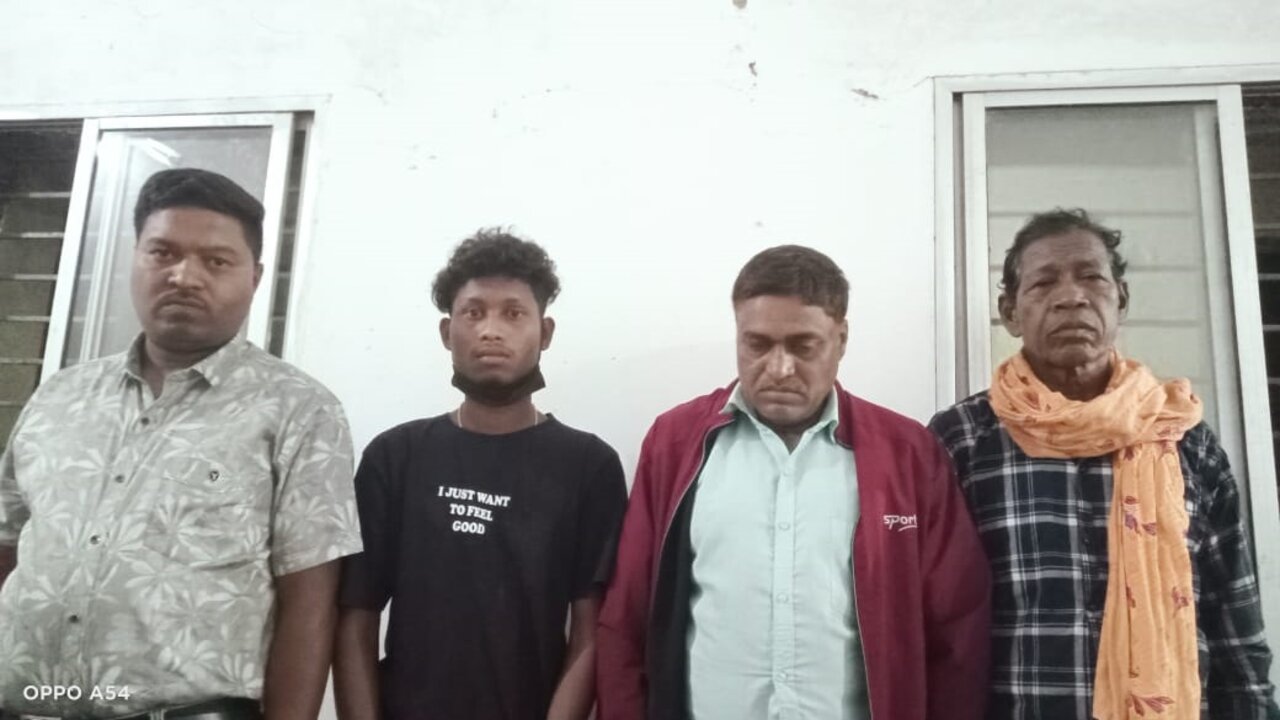 Jashpur : जुआरियों पर ‘पुलिस’ की छापेमारी! 4 आरापियों की गिरफ्तारी