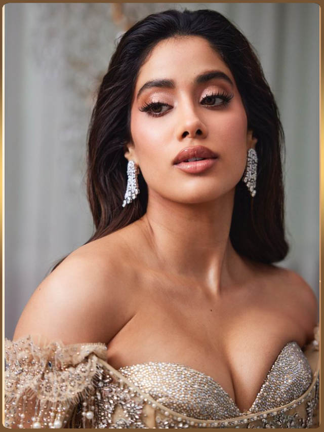 Janhvi Kapoor : जान्हवी कपूर अपनी खूबसूरती से मदहोश कर रही हैं