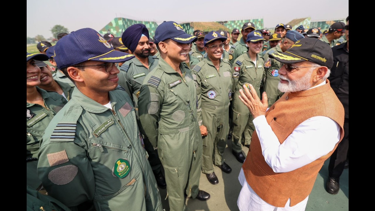 “आपने आतंक के तमाम बड़े अड्डों को मिट्टी में मिला दिया”: वायुसेना के जवानों से बोले पीएम मोदी